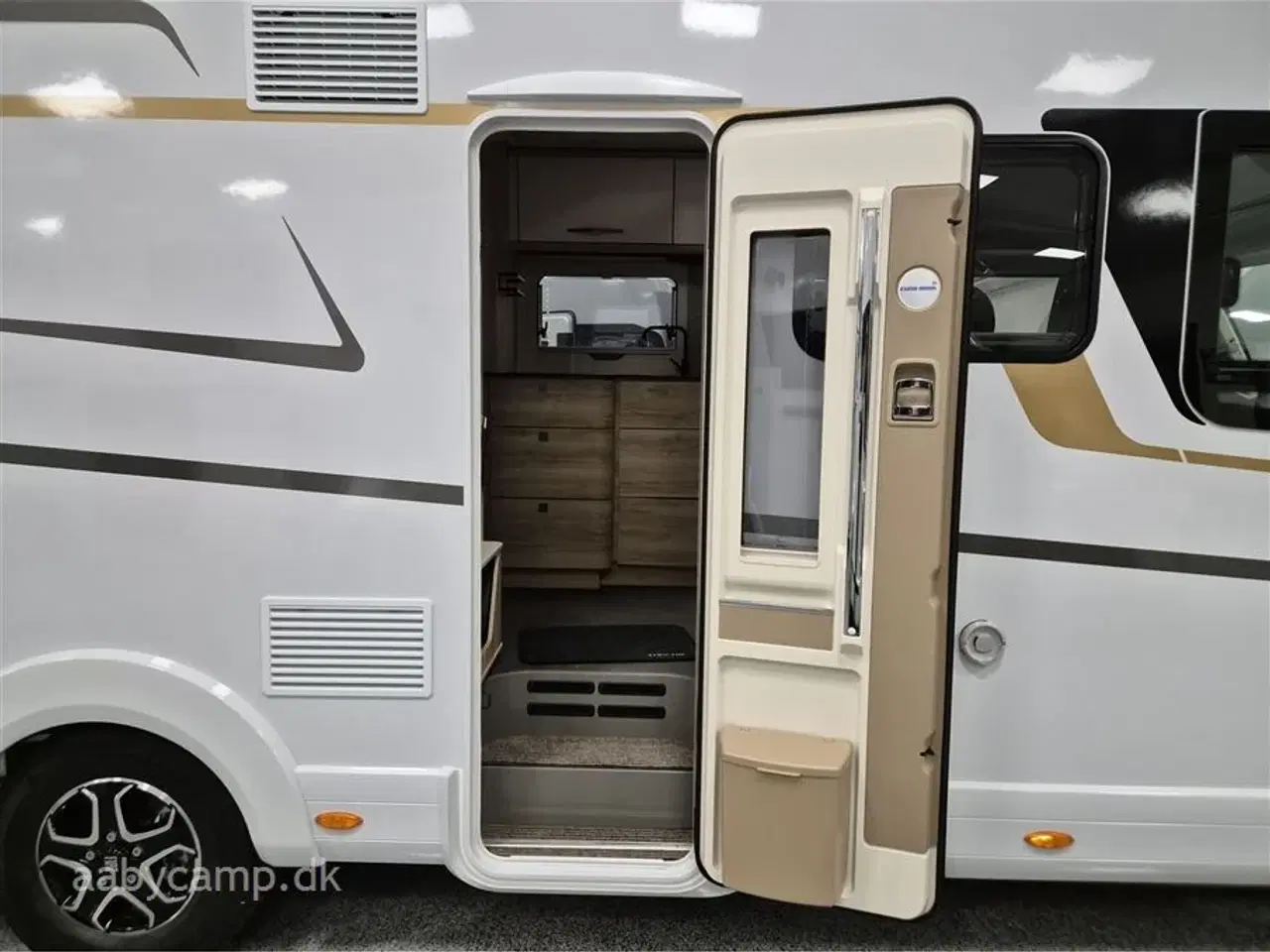 Billede 5 - 2026 - Euramobil Integra Line 720   Automatgear. Maxi Chassis 4400 Kg. 180 Hk. 90L Brændstoftank. Automatisk Klima. Lithium Batteri. Udendørs Bruser. Udvendigt Gasudtag.