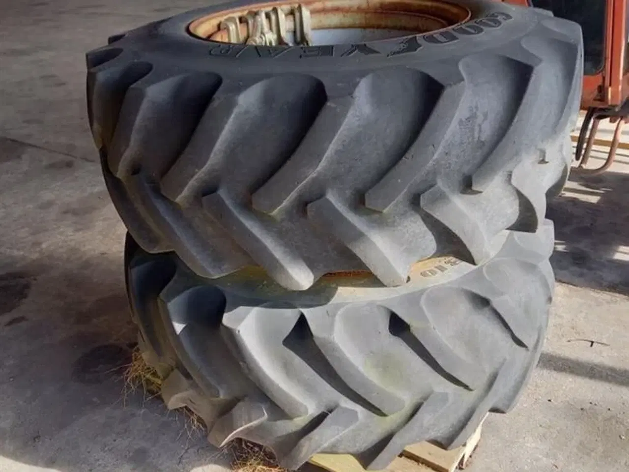 Billede 1 - Good Year 2 stk.Twillinghjul 480/70R28