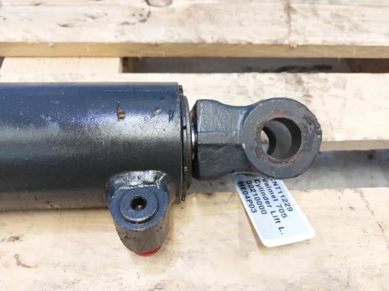 Billede 5 - Valmet 705 Løftecylinder L.  30210000