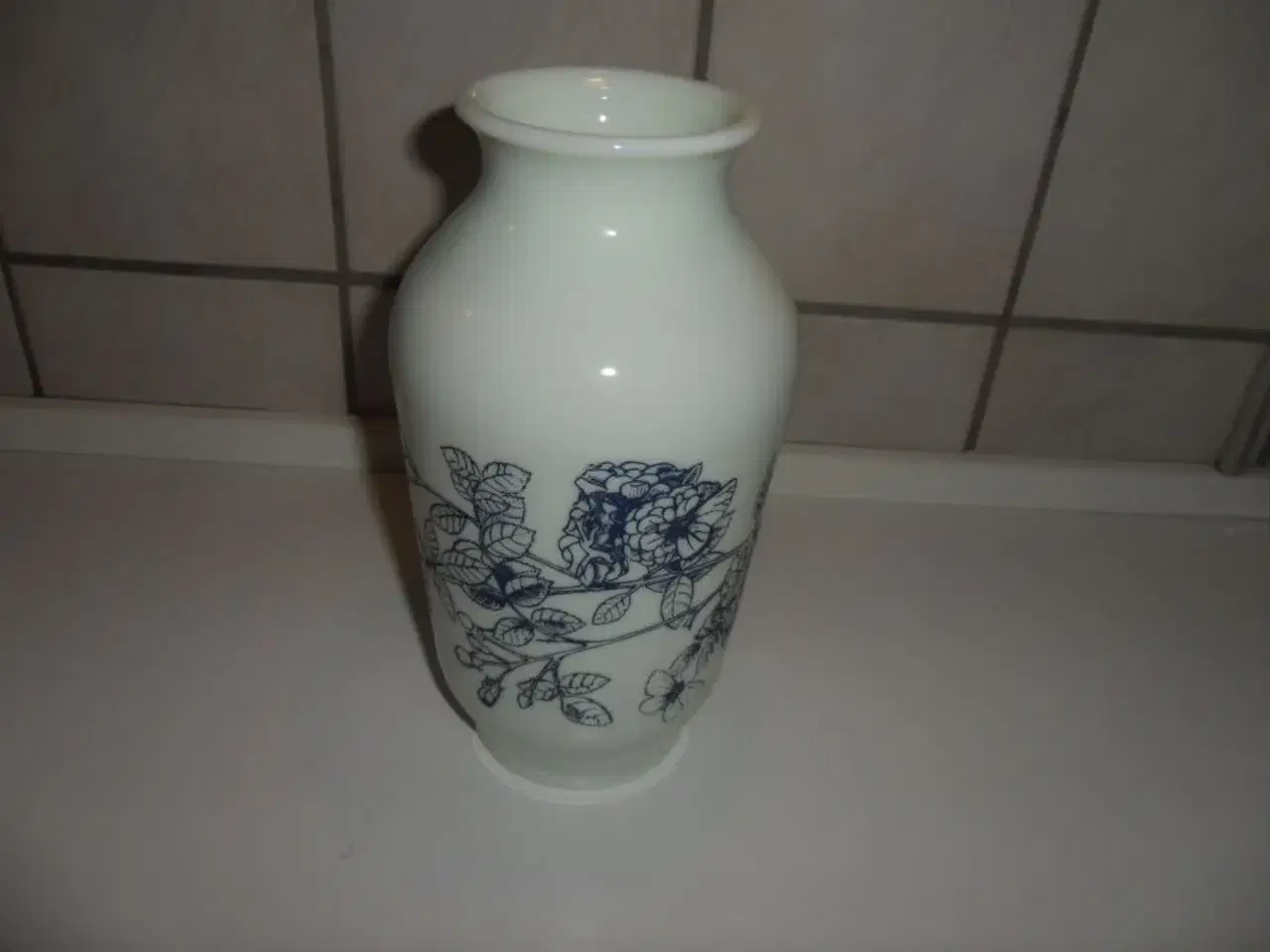 Billede 1 - Retro vaser  hvid med blå el. guld deco.