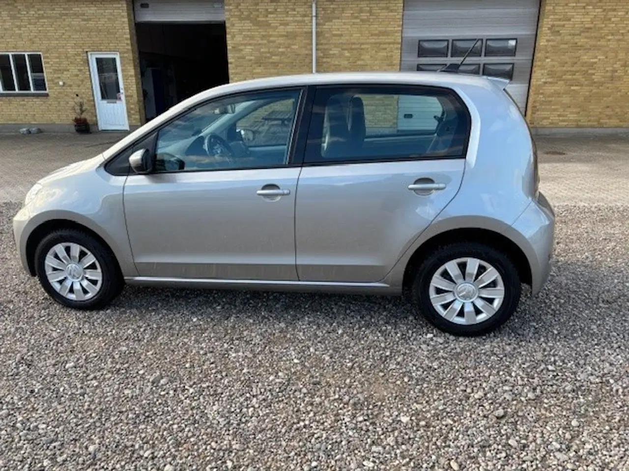 Billede 5 - Velholdt VOLKSWAGEN E-Up!