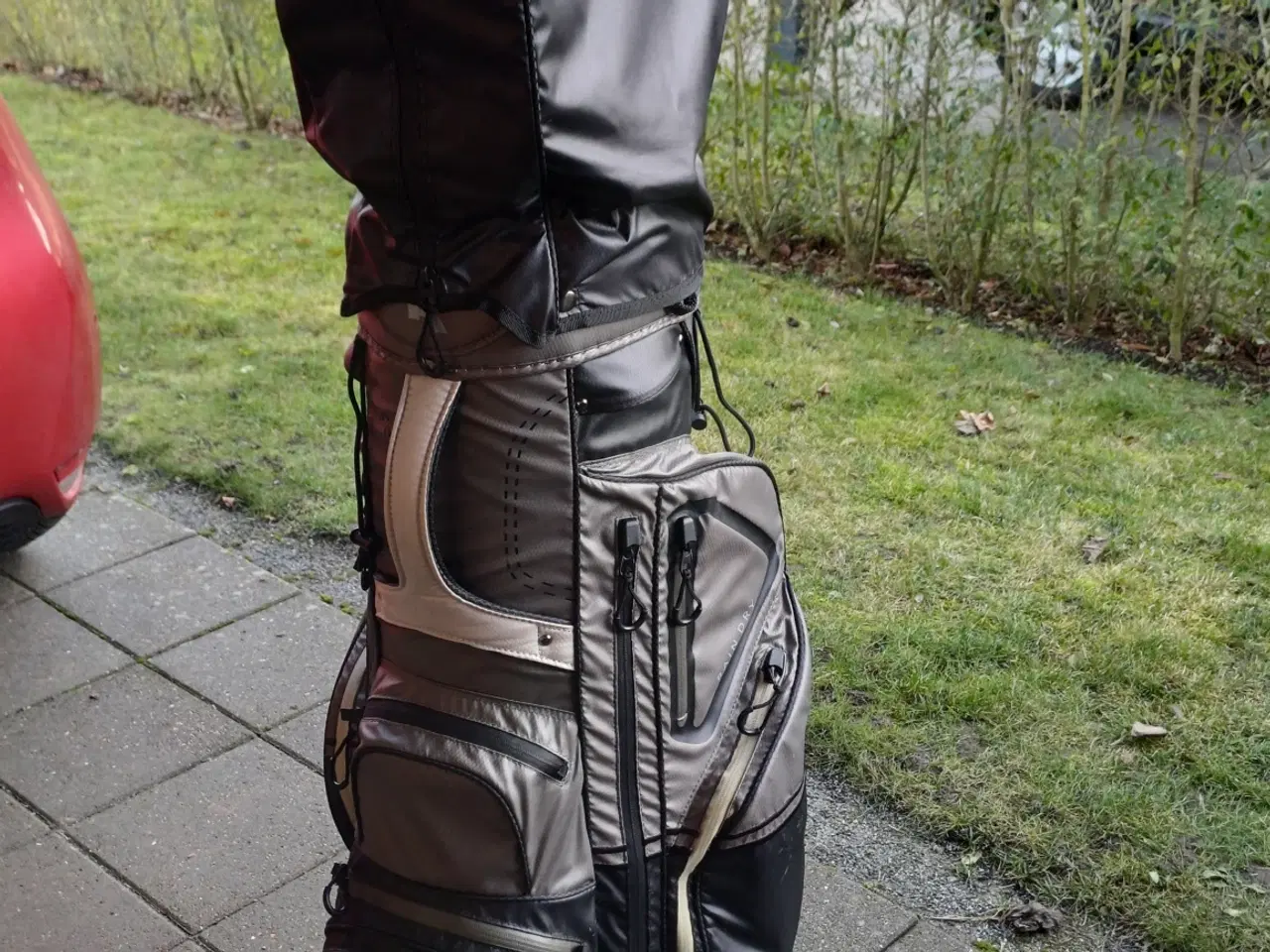 Billede 2 - Vognbag med jern og køller til salg