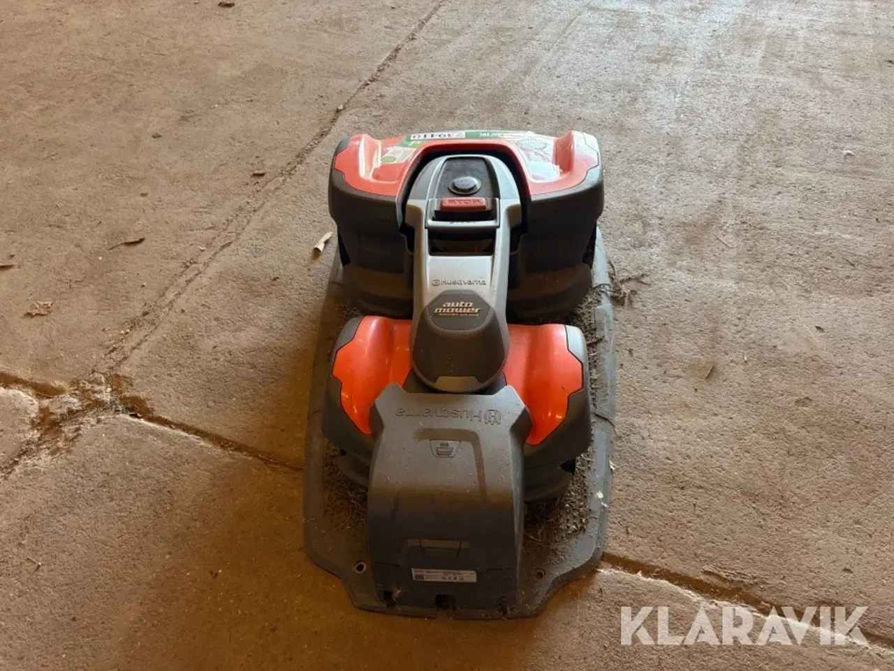 Billede 4 - Robot plæneklipper Husqvarna 550 knækstyret med ladestation