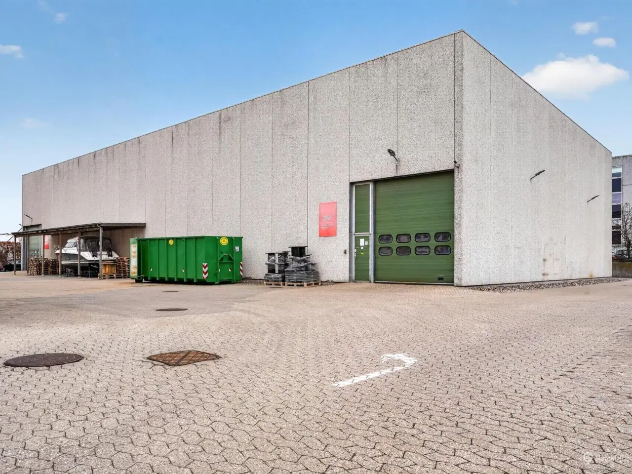 Billede 2 - Velbeliggende lagerlejemål med tilhørende kontorlokaler der giver mulighed for at indrette lejemålet efter behov.