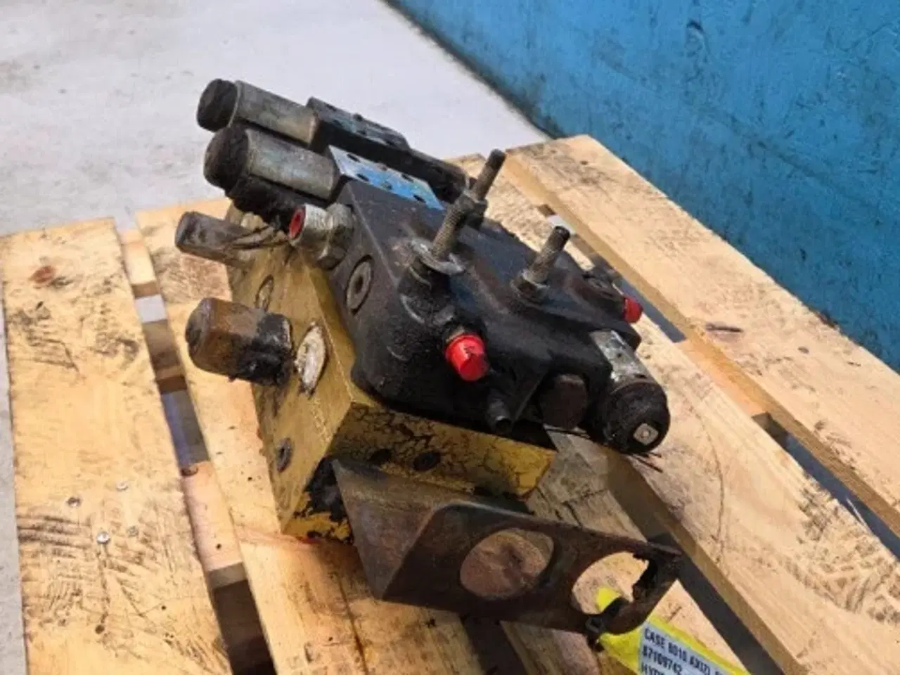 Billede 8 - Case 8010 Hydraulikventil 87109742