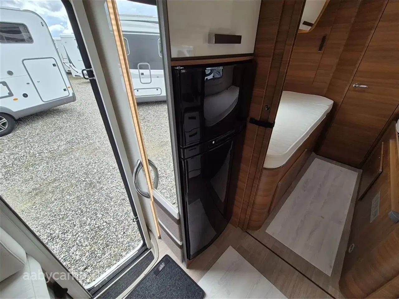 Billede 11 - 2022 - Elnagh Baron 575   Markise. solcelle. lithium batteri. inverter. cykelstativ. undervognsbehandlet. LPG fyldegas. Fuld service. 5 selepladser. Kun 41,000 km.