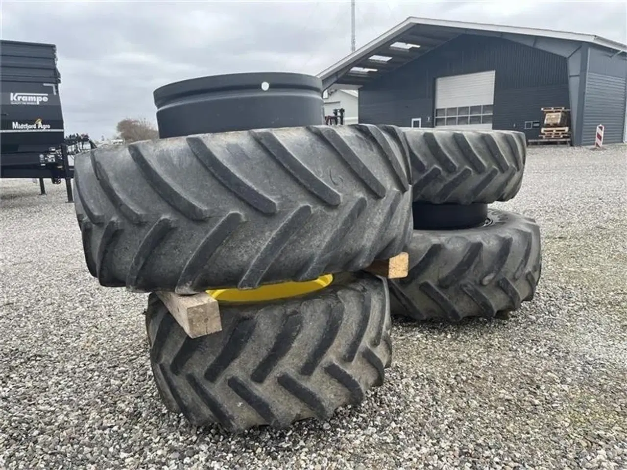 Billede 3 - Goodyear 710/70R38 TVILLINGHJUL M,LÅSE Nymalet Komplet sæt