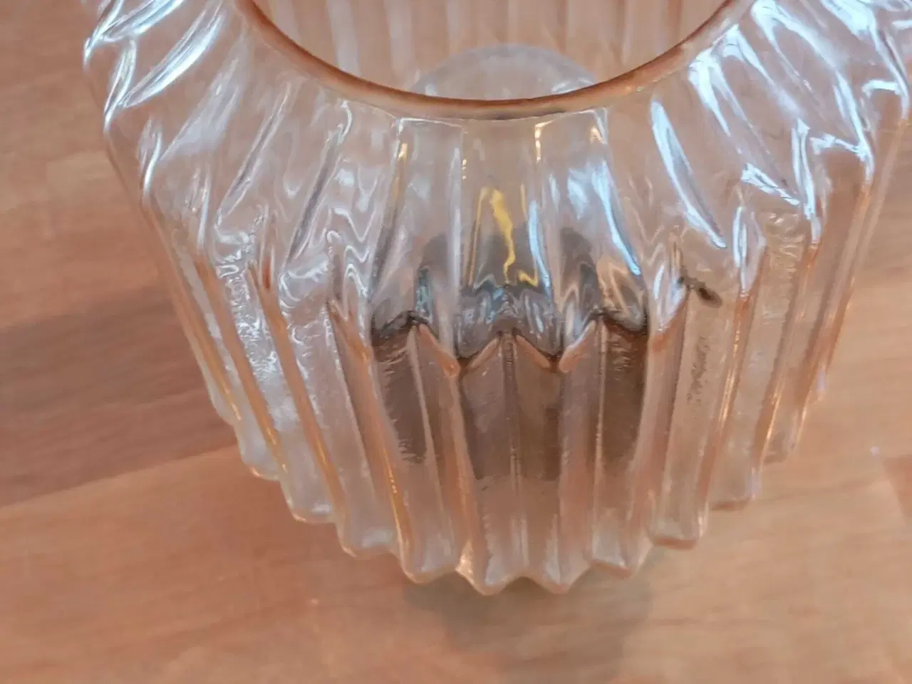 Billede 3 - Bordlampe på batteri og med timer