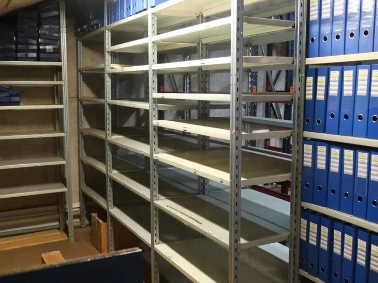Billede 4 - 9 fag lagerreoler uden indhold samt ekstra hylder