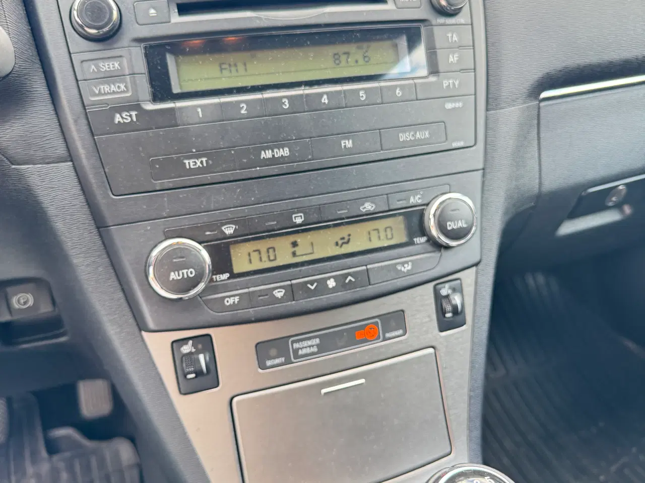 Billede 12 - NYSYNET OG NYSERVICERET TOYOTA AVENSIS