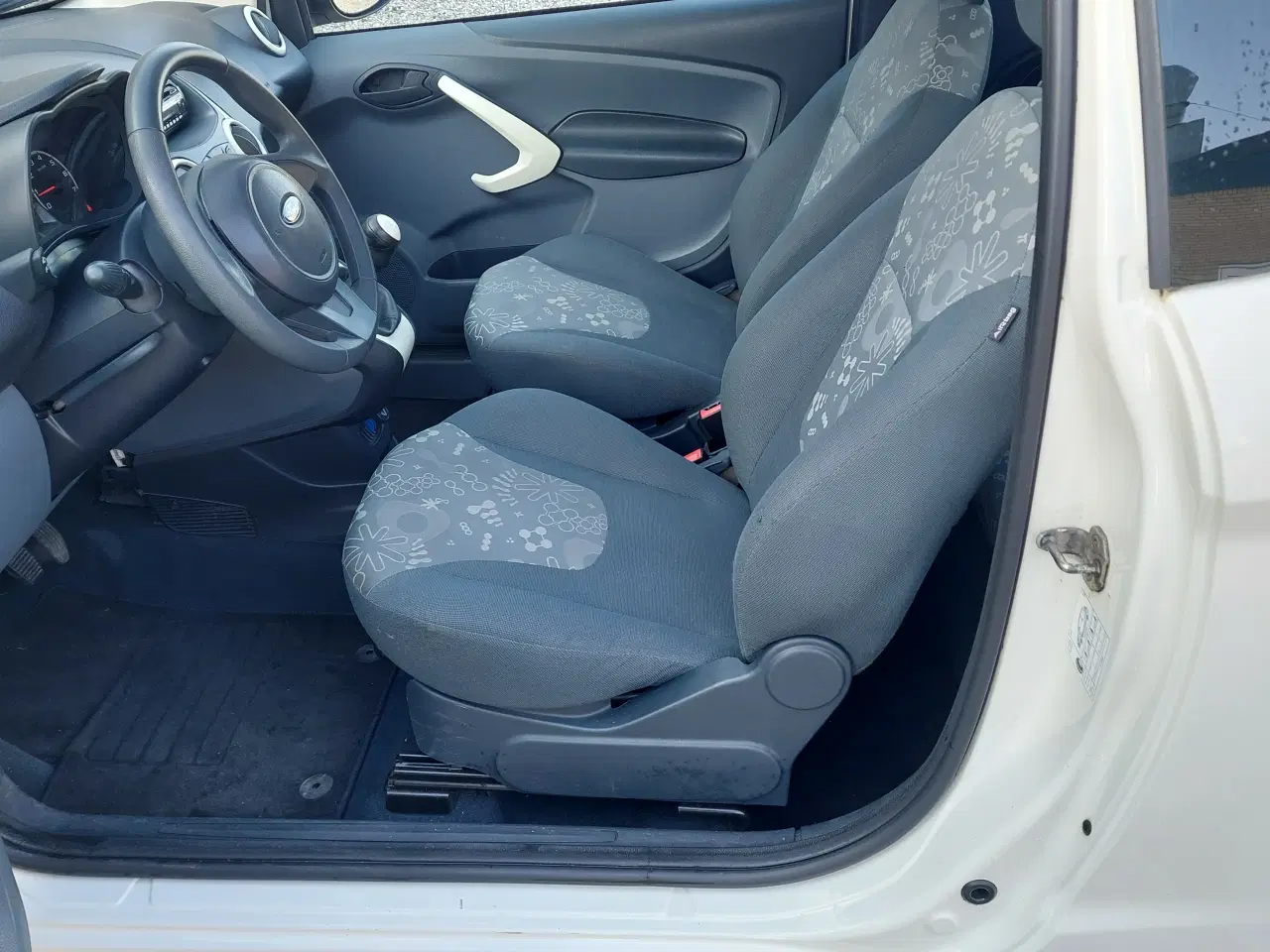 Billede 8 - NYSYNET FORD KA 1,2 MED LAVT KM. TAL