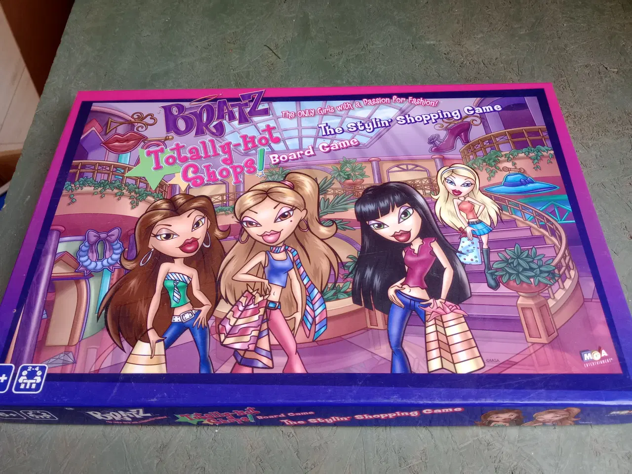 Billede 1 - Bratz totally hot shops