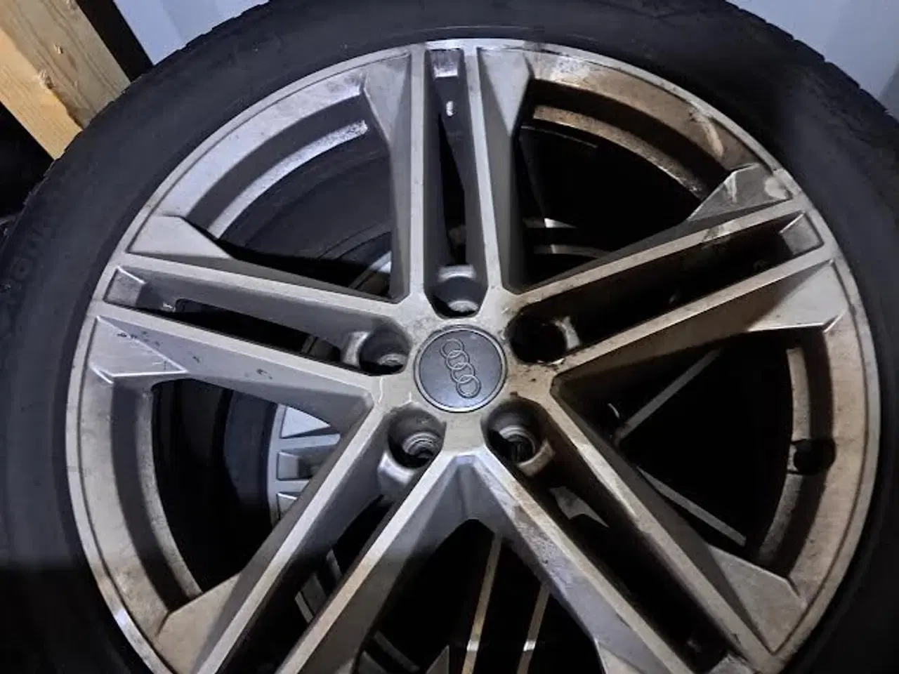Billede 1 - 19 " Alufælge med vinterdæk til Audi SQ5