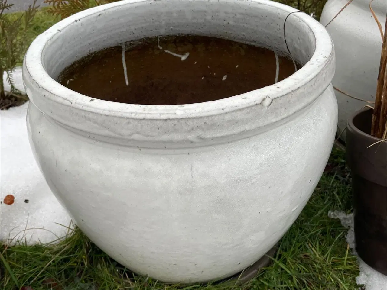 Billede 1 - Hvid glaseret havekrukker sælges