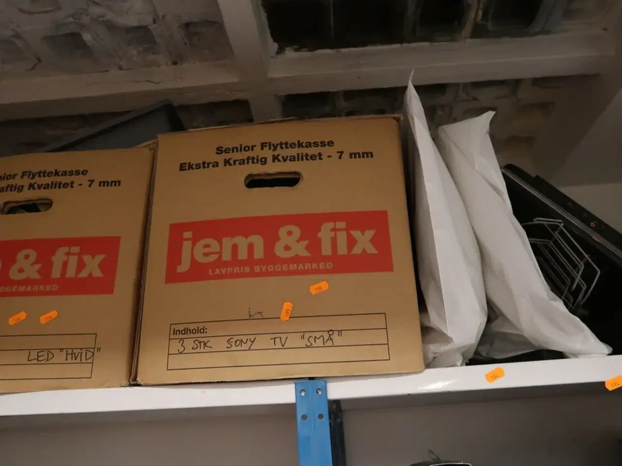 Billede 1 - Kasse med 3 stk. tv SONY
