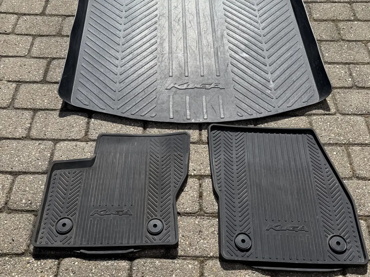 Billede 1 - Bagagerumsbakke og gummimåtter til Ford Kuga 