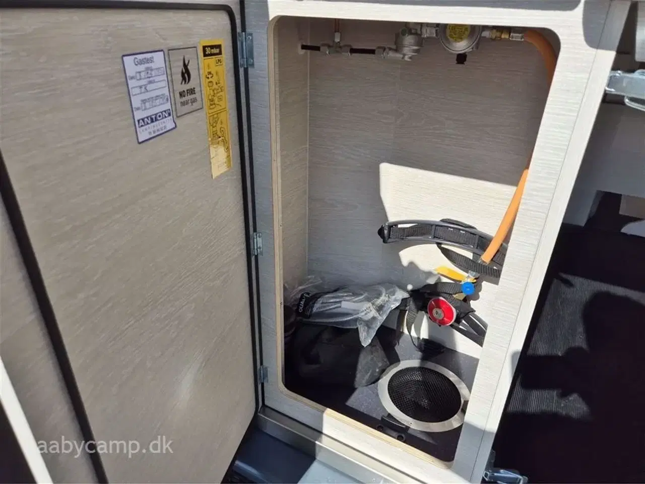 Billede 8 - 2023 - Tourne 6.0 Thunder Edition   200AH. LITHIUM BATTERI. 2000W INVERTER. KOMPRESSOR KØLESKAB. MAXFANN. WEBASTO DIESELFYR. EL-GULVVARME.