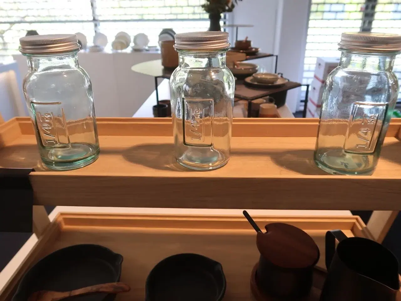Billede 2 - Opsats med glas, minipander, mælkekande m.m.