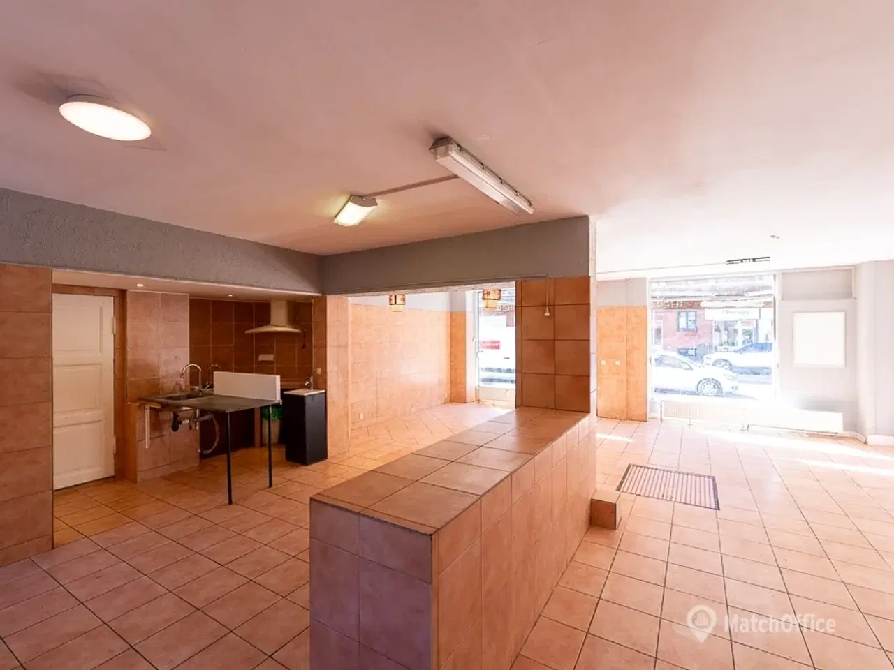 Billede 9 - UDLEJES: Butik med stort facadeparti. åben planløsning og mange muligheder