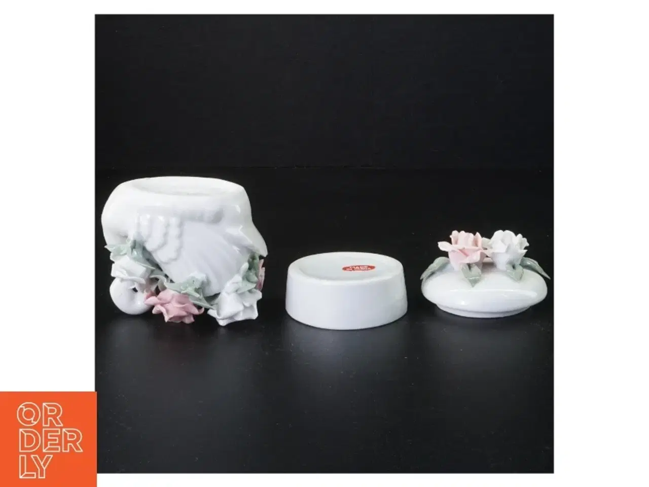 Billede 3 - Porcelænssvane med blomsterdekoration og krukke (str. Svane 9 x 8 x 8 cm krukke 7 x 6 cm)