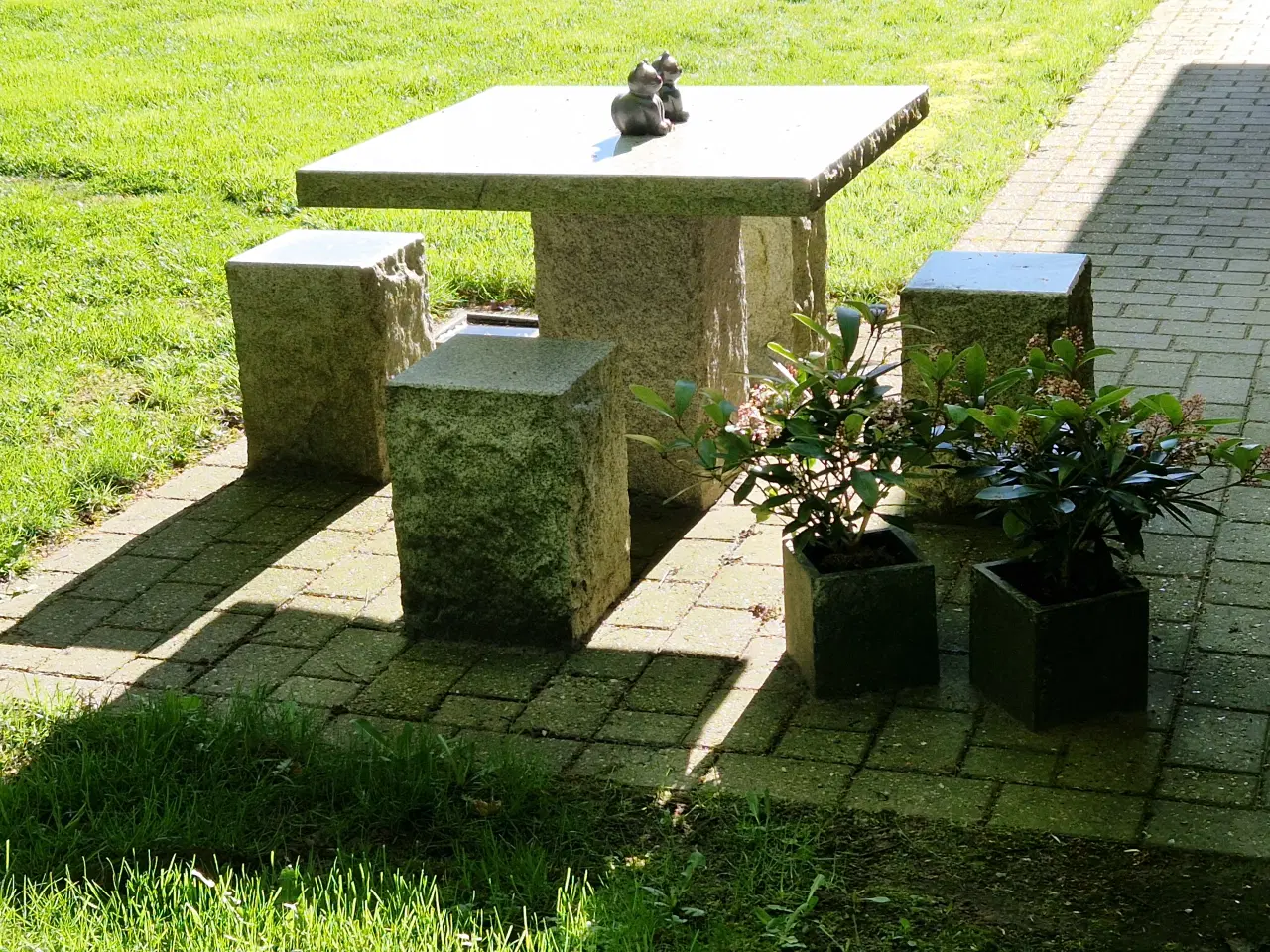 Billede 3 - Flot granitsæt - bord og 4 stole