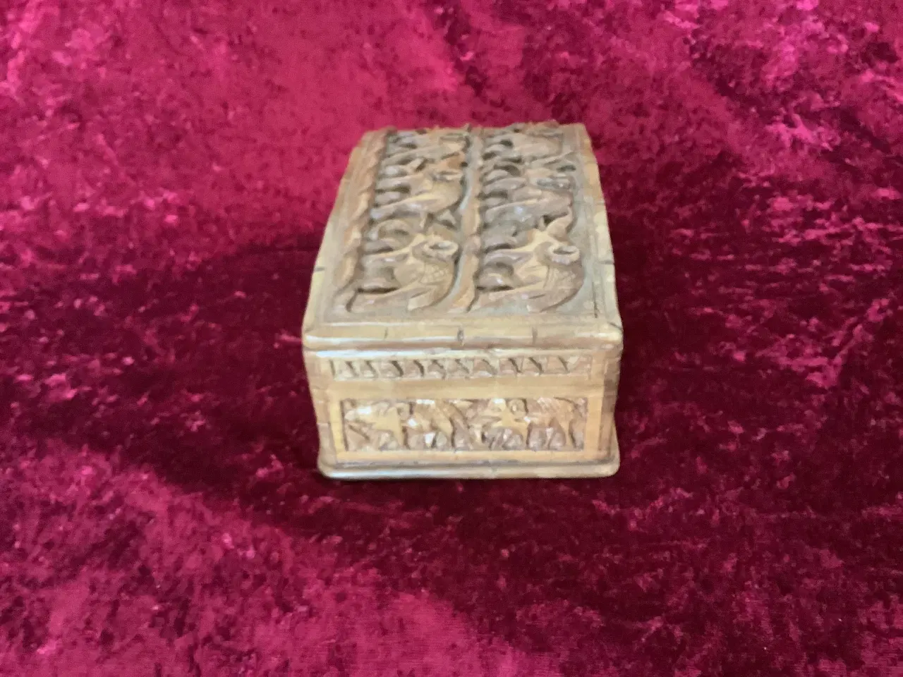 Billede 4 - Håndlavet smykkeskrin træ med udskæringer af elefa