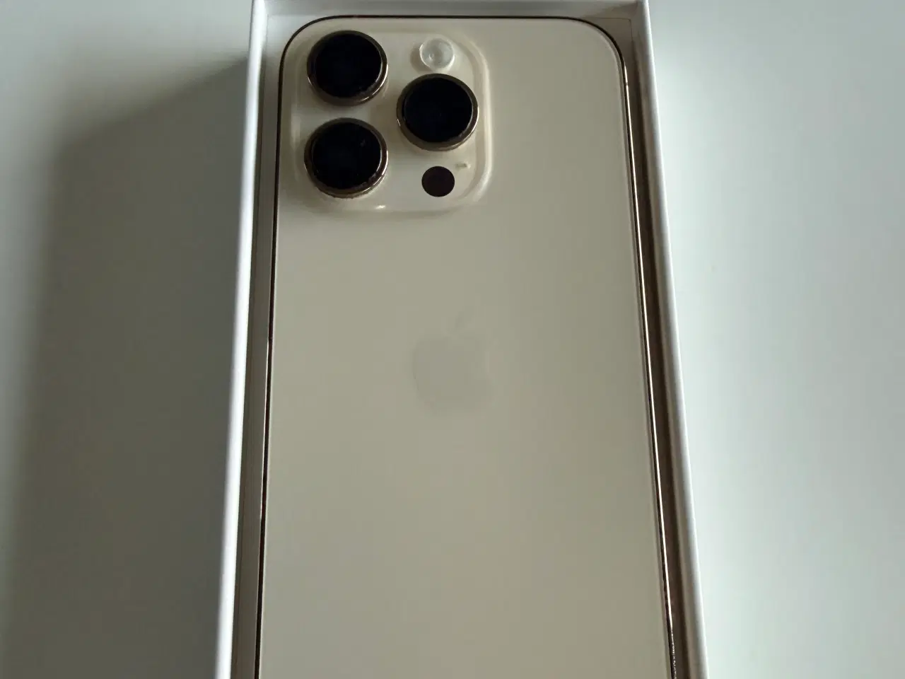 Billede 3 - iPhone 14 Pro gold 