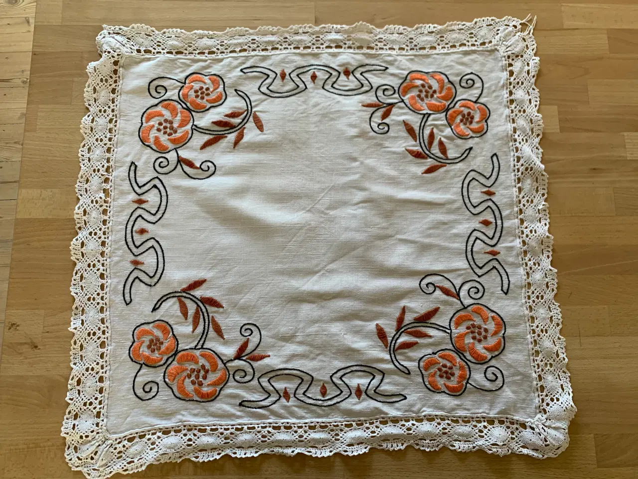 Billede 2 - Gamle duge - bordløbere