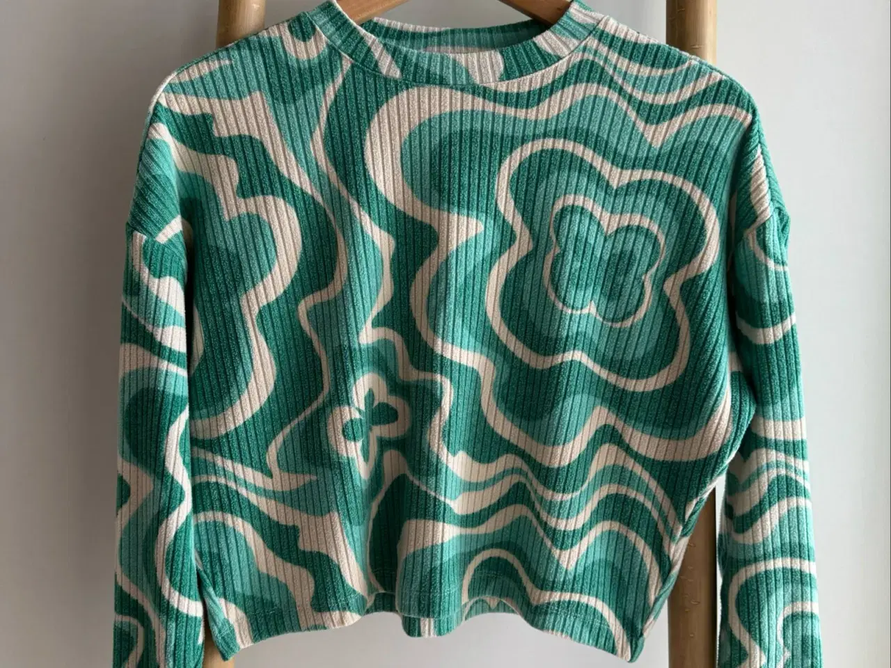 Billede 1 - H&M boxy trøje, str. 146-152