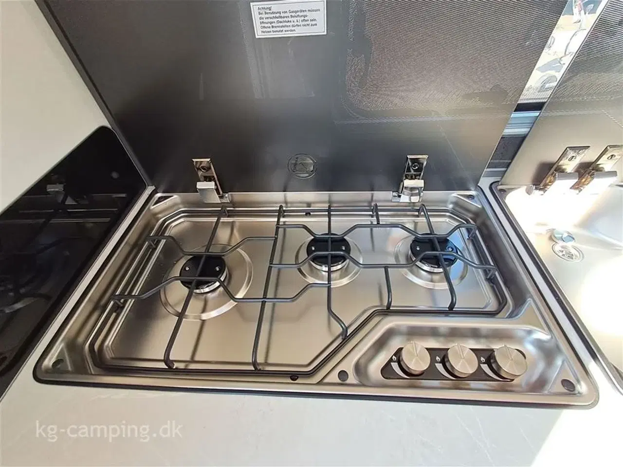 Billede 12 - 2025 - Hobby Excellent 460 SL   2025 model - Flot lille rejsevogn som kan nedvejes til 1350 kg.