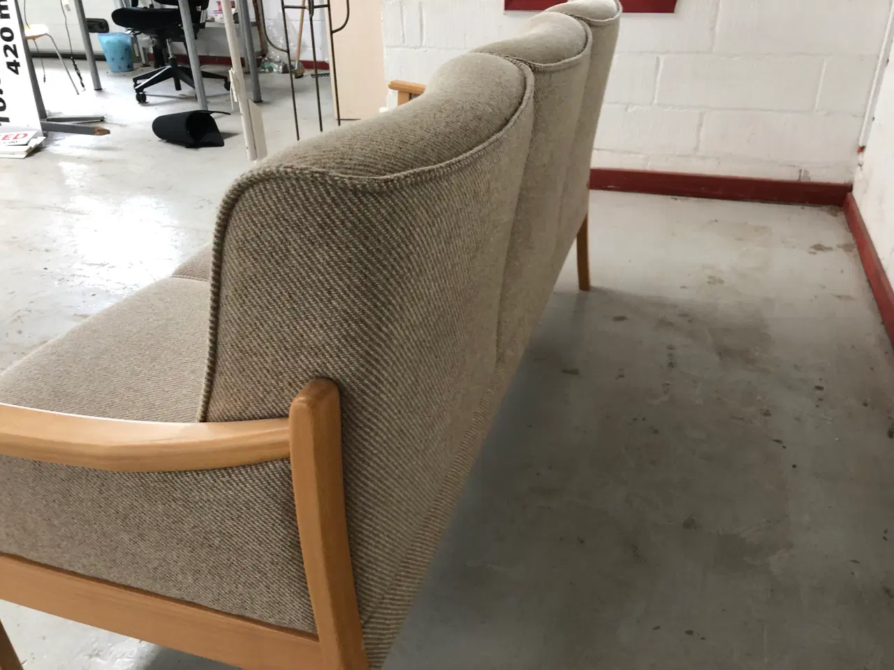 Billede 2 - Sofa uld med bøg klarlakeret