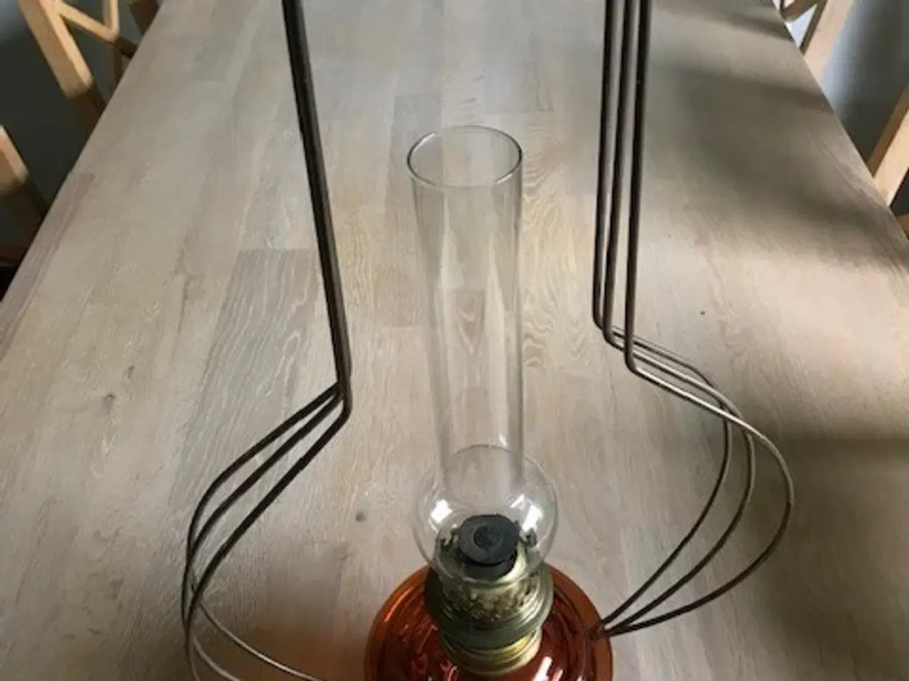 Billede 1 - Gammel retro olielampe i messing...   