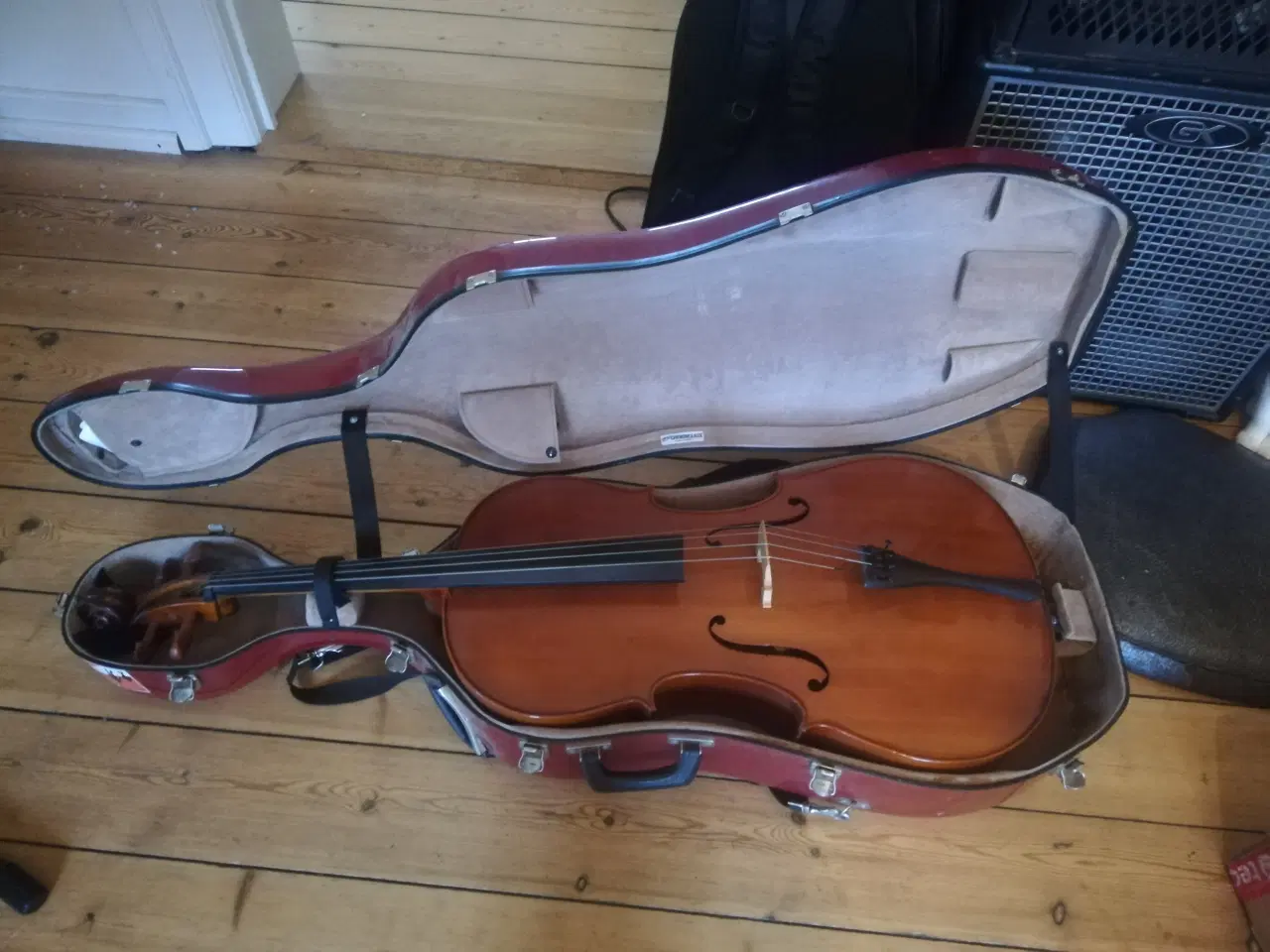 Billede 3 - Cello af mærket Beckett samt flight case