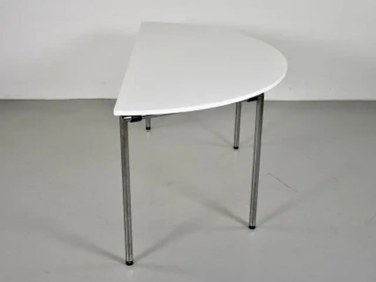 Billede 4 - Halvrundt dencon konferencebord med hvid laminat og krom stel