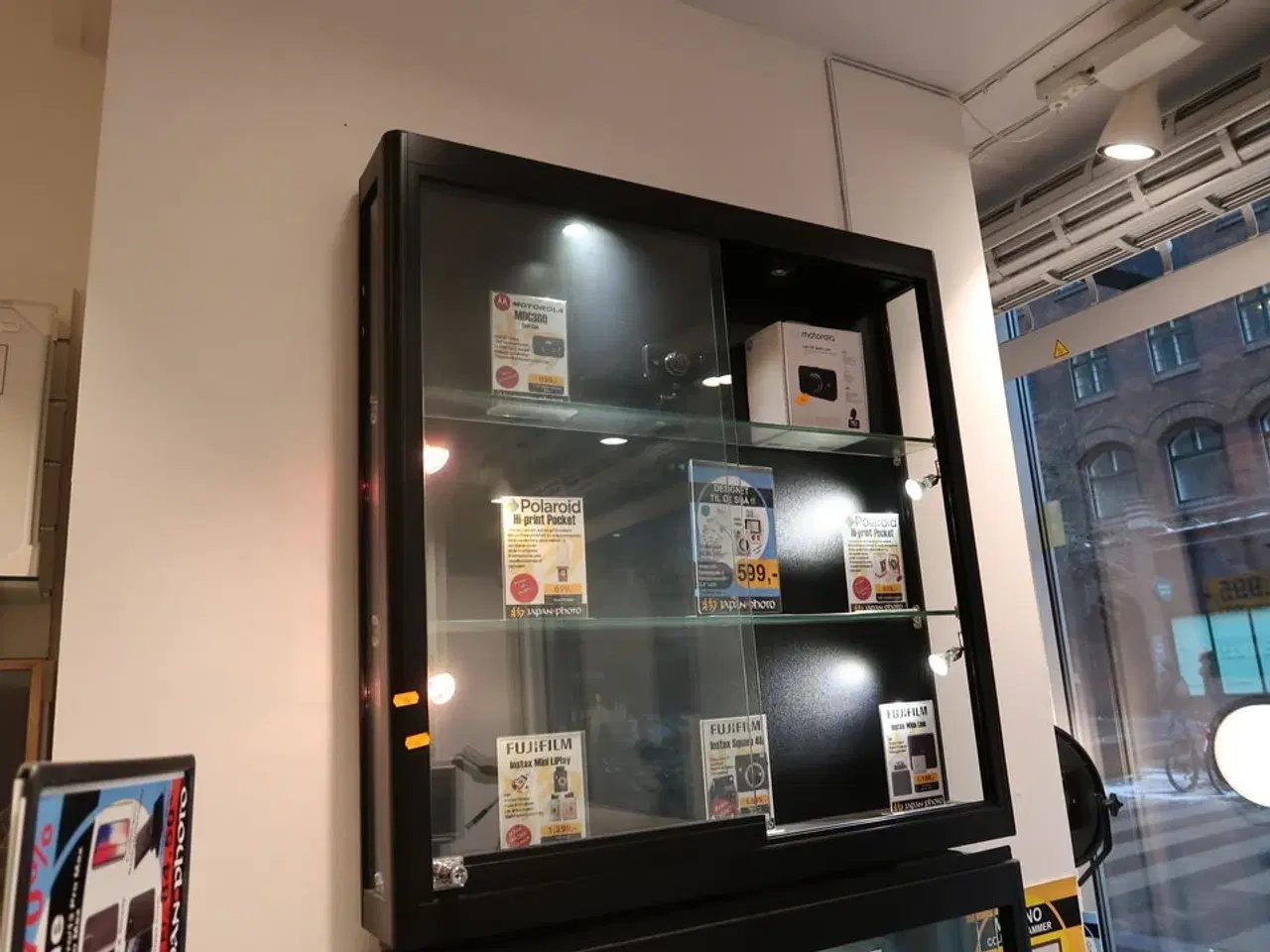 Billede 1 - Butiksinventar uden indhold