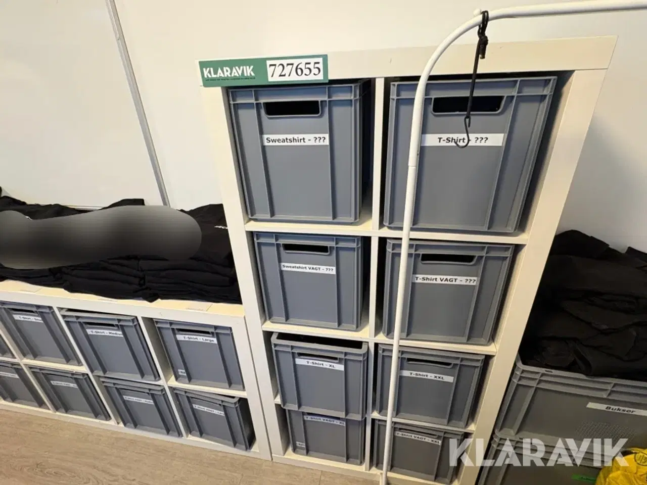 Billede 5 - 3 reoler med 24 kasser