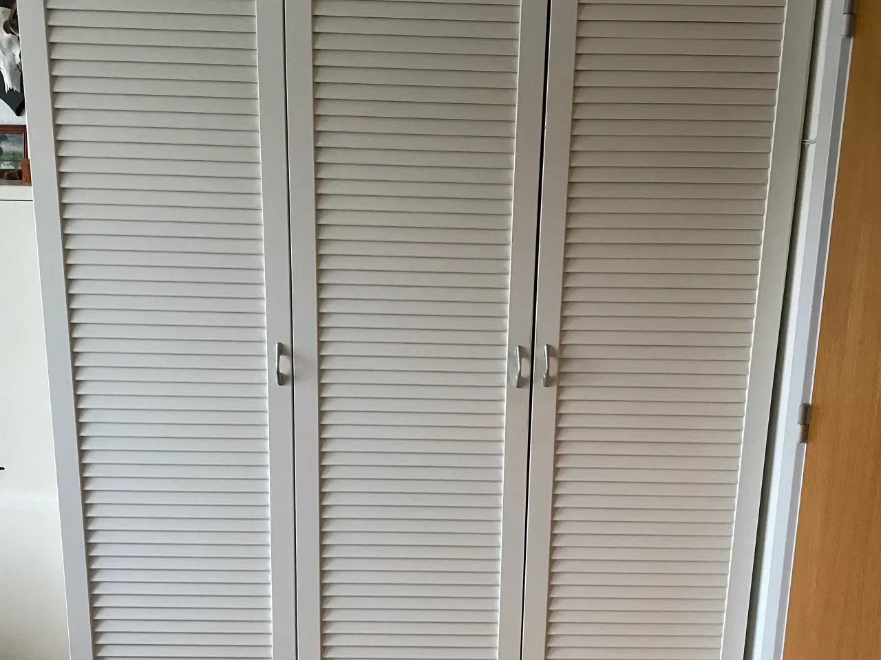 Billede 1 - Hvidt garderobeskab kan afhentes U/B