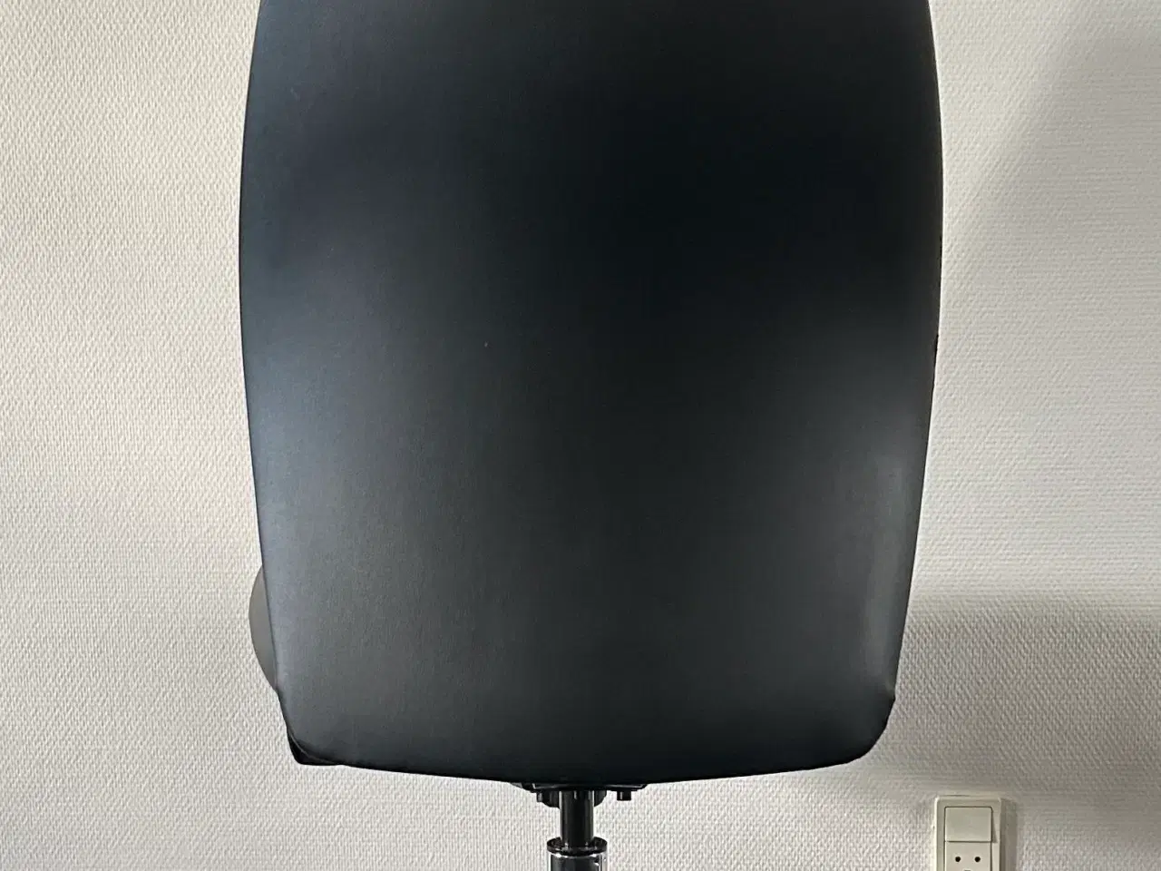 Billede 7 - Kvalitetskontorstol i sort skind. 