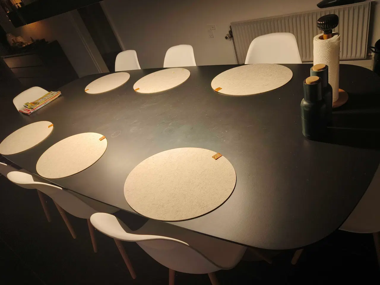 Billede 2 - Spisebord i linoleum incl. 8 stole