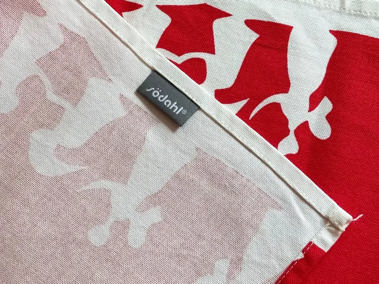 Billede 5 - Sødahl bordløber, rødt print, 140 x 44,5 cm