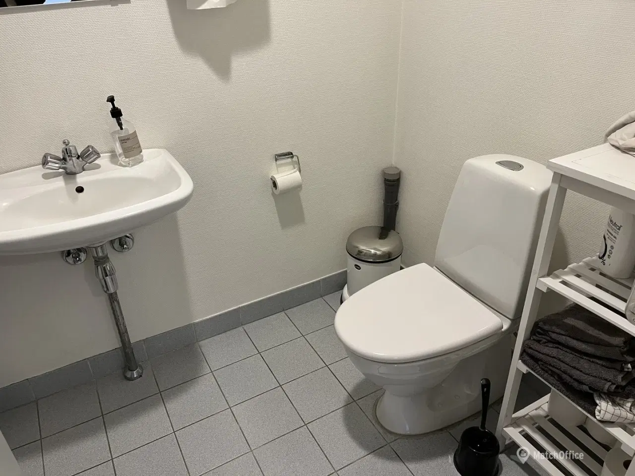 Billede 19 - Sjældent udbudt lagerlejemål m. kontor og showroom