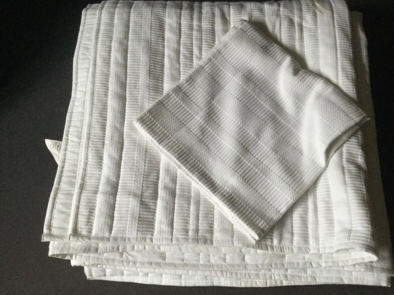 Billede 3 - Lækker hvid sengetæppe