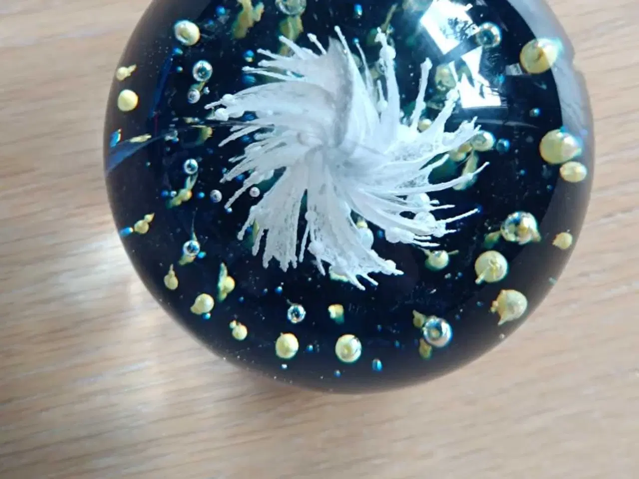 Billede 2 - Brevpresser i massivt glas