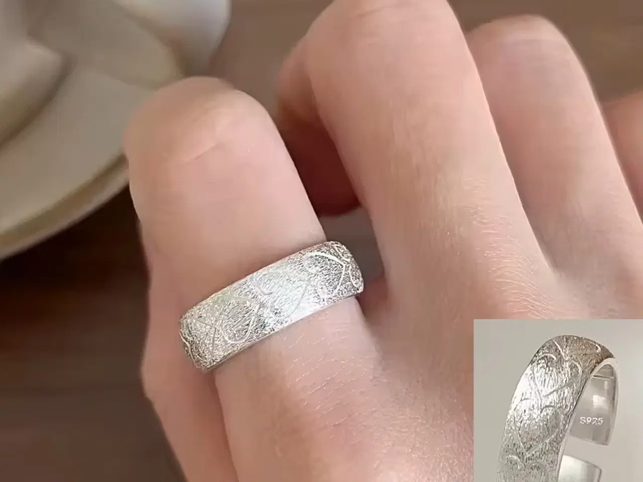 Billede 1 - * Sterlingsølv; Lækker fingerring med masser hjert