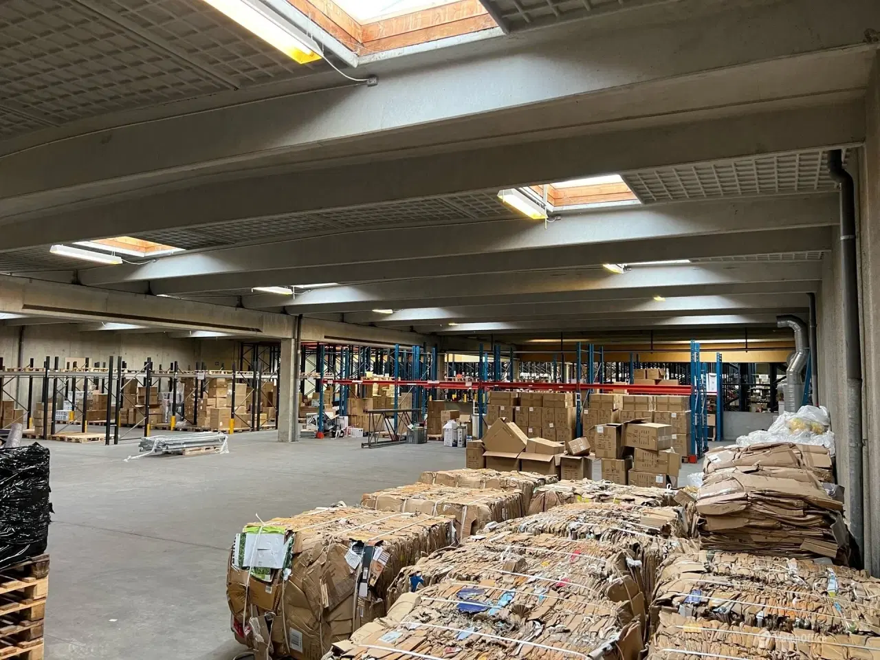 Billede 3 - Stor regulær lagerhal med kontor til lav pris