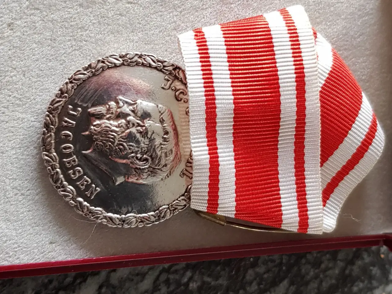 Billede 1 - Carlsberg fortjeneste medaljen 