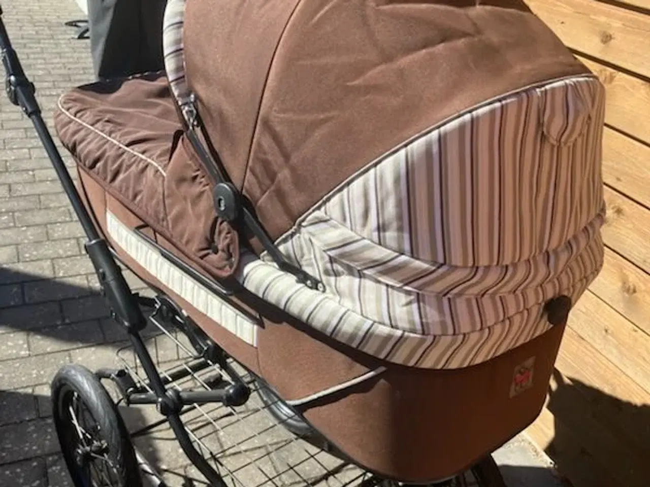 Billede 2 - Brugt velholdt retro barnevogn