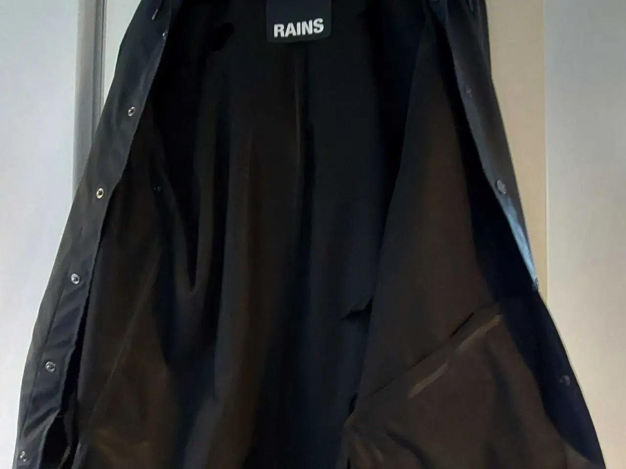 Billede 6 - Mørkeblå regnfrakke fra Rains
