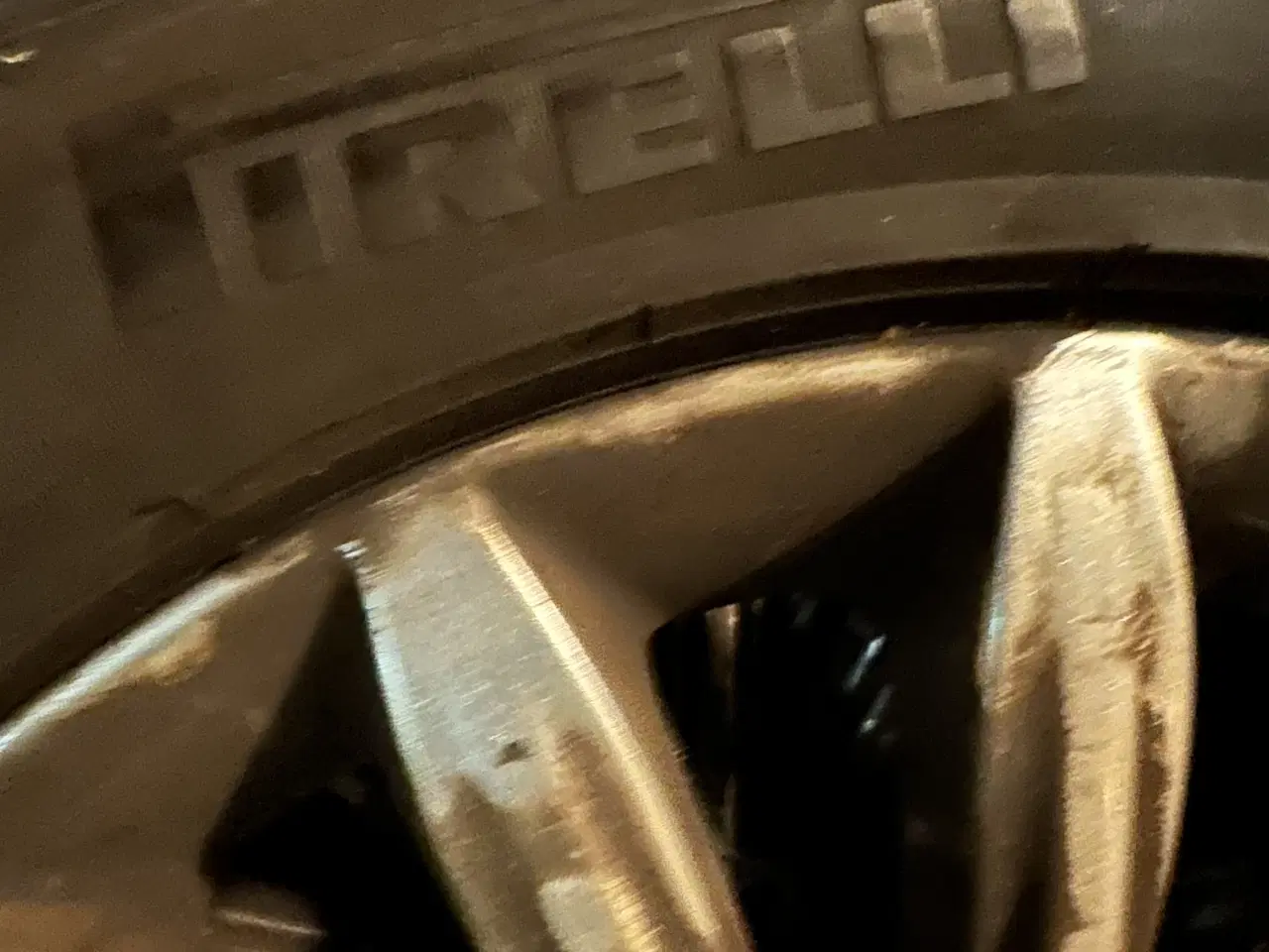 Billede 1 - Pirelli 17” sommerdæk på originale Ford fælge