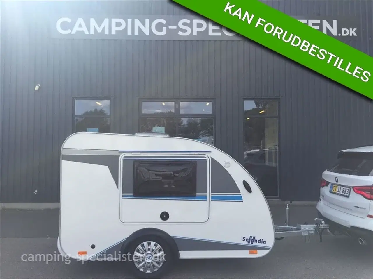 Billede 1 - 2025 - Tomplan Mini Tommy De-Luxe   Tomplan Mini Tommy De-Luxe med bremser, køkken, køleskab, vandtank, gasblus og mm.  Hos Camping-Specialisten.dk Aarhus